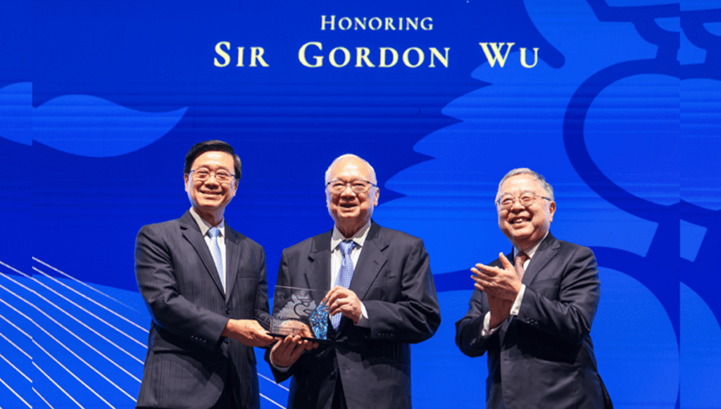 Ronnie Chan honouring Gordon Wu at the Asia Society’s Game Changer Award
